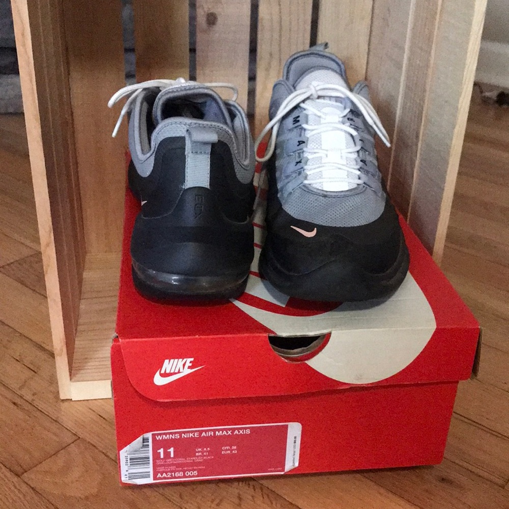 Nike Air Max Axis Sz 11